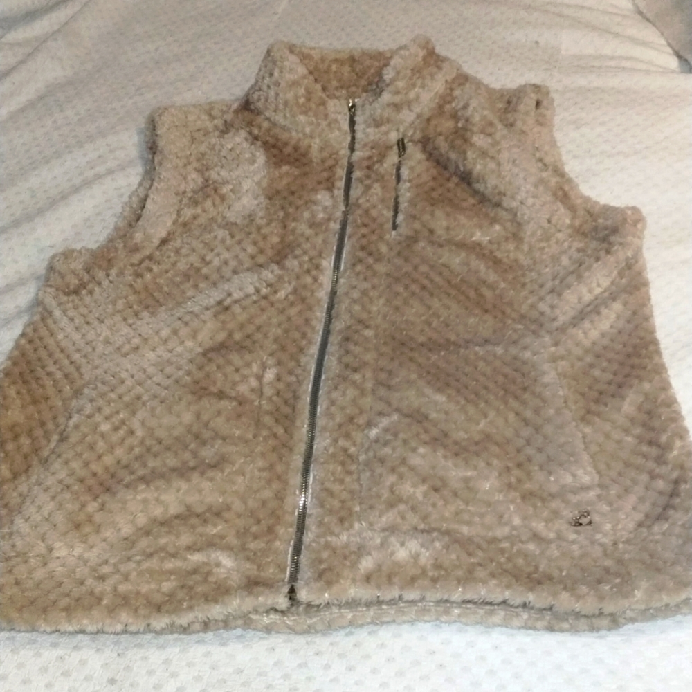 Calvin Klein tan fuzzy vest - Picture 1 of 7